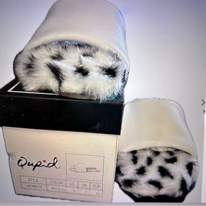 Qupid White Leopard Slippers Size 9